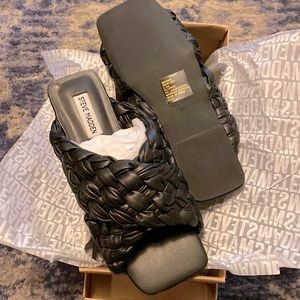 NIB Steve Madden ‘Marina’ sandals in black. NEW